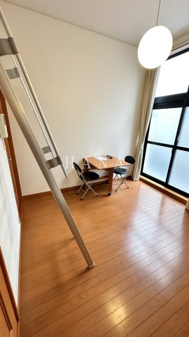 レオパレスハーモニーの居間・リビング|【現況優先】※１階のみフローリングとなります