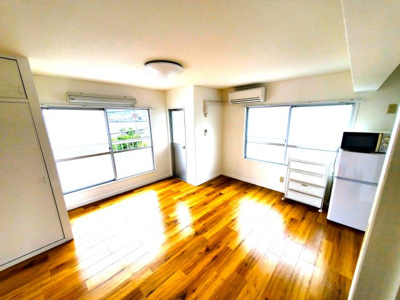 【居間・リビング】 | トレゾール山城 | おしゃれな居間です