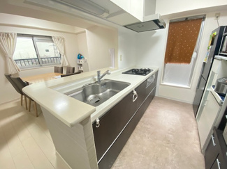 【キッチン】 | エンゼルハイムリバーサイド武庫川 | 対面式システムキッチンです♪平成26年10月に新調されております！お料理を作りながらリビング・ダイニングが見渡せます(^^)