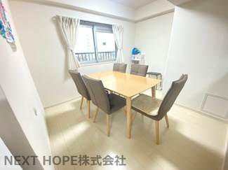 【居間・リビング】 | エンゼルハイムリバーサイド武庫川 | ダイニングスペースです♪窓も有り、明るく開放的です！！室内はたいへん綺麗に使用されております(^^)