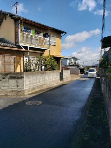津山市小原　売土地60坪の前面道路含む現地写真