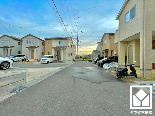 伏見区羽束師菱川町の前面道路含む現地写真