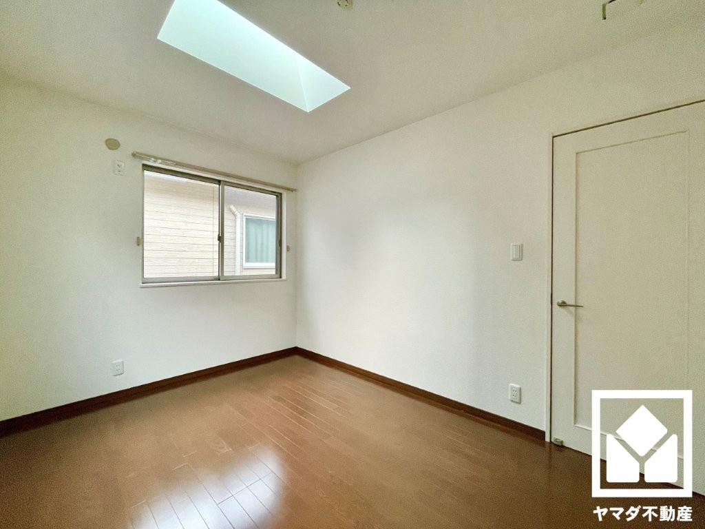 伏見区羽束師菱川町の洋室