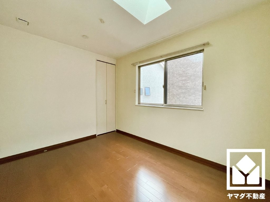 伏見区羽束師菱川町の洋室