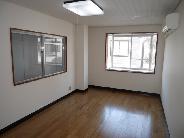 正木ビルの洋室