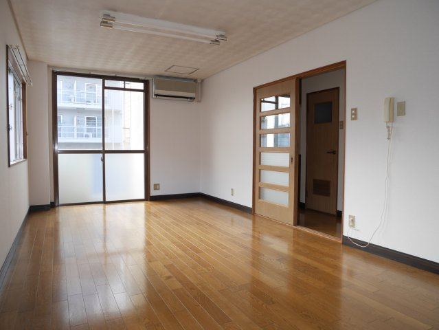 正木ビルの居間・リビング