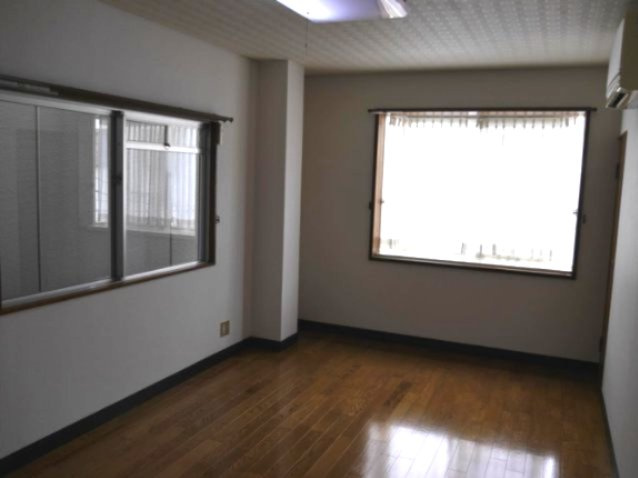 正木ビルの居間・リビング