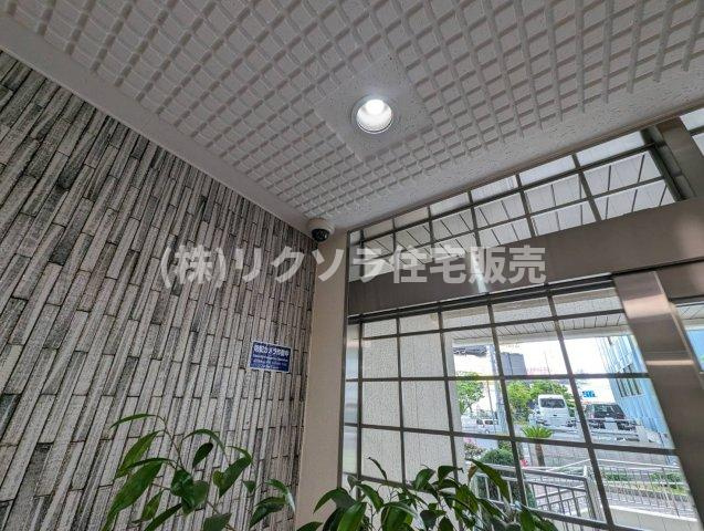 守口スカイハイツの防犯設備|エントランス　防犯カメラ
■物件内覧・資金計画相談・住宅ローン相談、リフォーム相談、お問合せ受付中■
※当日・翌日のご内覧、ご相談はお電話でのお問合せがスムーズです！