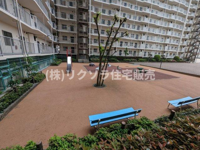 守口スカイハイツの中庭|敷地内中庭　公園
■物件内覧・資金計画相談・住宅ローン相談、リフォーム相談、お問合せ受付中■
※当日・翌日のご内覧、ご相談はお電話でのお問合せがスムーズです！