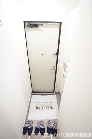 熊本市中央区黒髪６丁目のアパートの玄関