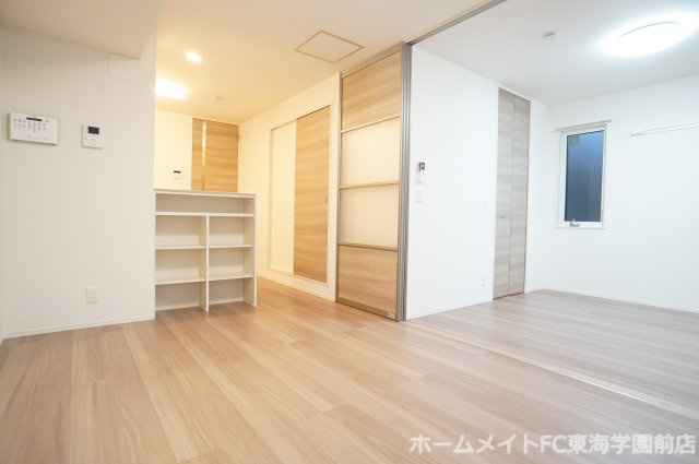 熊本市中央区黒髪６丁目のアパートの居間・リビング