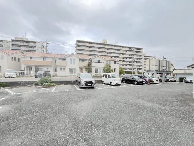 スカイハイツ今宿の駐車場