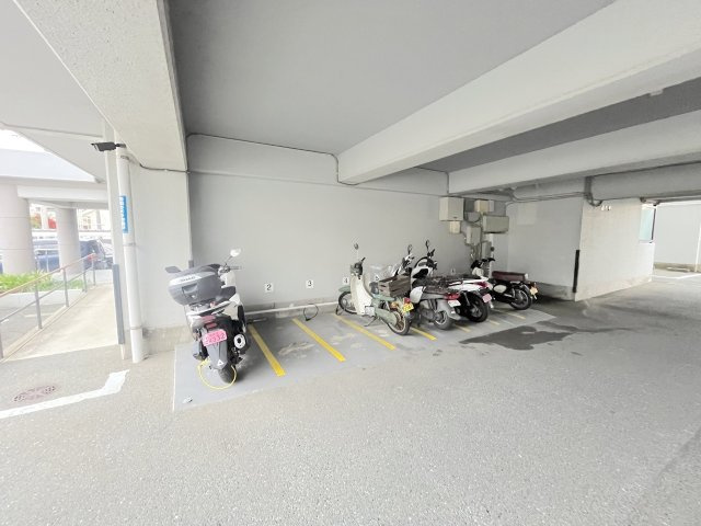 スカイハイツ今宿の駐車場