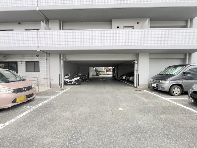 スカイハイツ今宿の駐車場