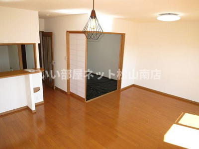 【居間・リビング】 | サントノーレ愛大医学部前弐番館