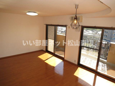 【居間・リビング】 | サントノーレ愛大医学部前弐番館