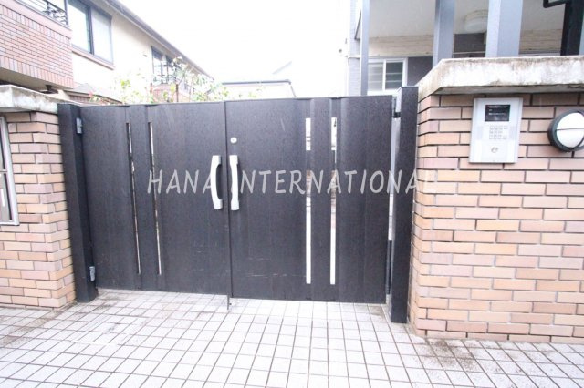 レオパレステンのエントランス