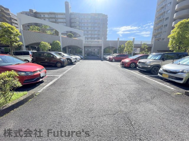 モアステージ吉川ライネスハイムD棟の駐車場|敷地内駐車場の写真です