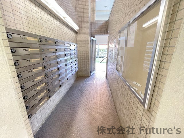モアステージ吉川ライネスハイムD棟のその他共用部分|集合ポストの写真です