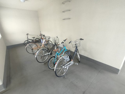 【その他共用部分】 | ういず岩槻 | 駐輪場は3階にあります