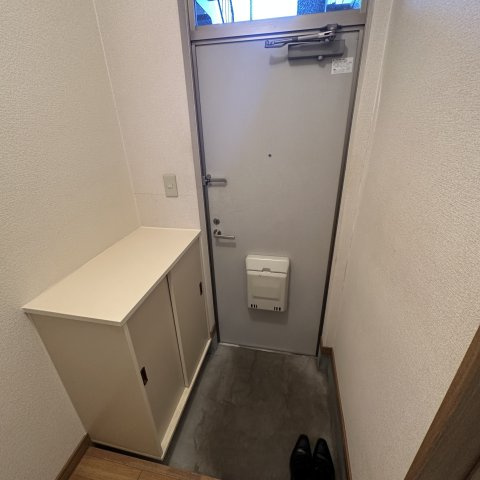 メゾンビエンドの玄関