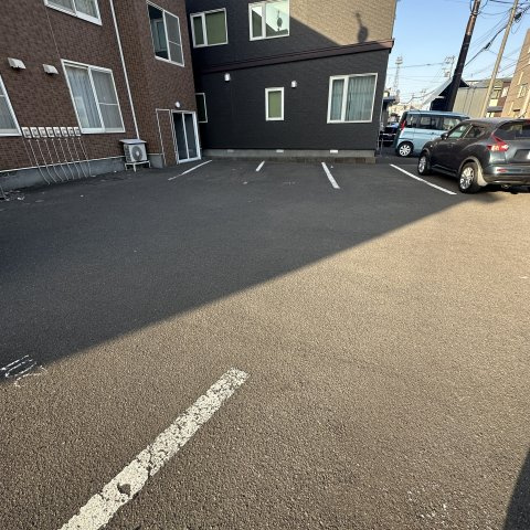 メゾンビエンドの駐車場