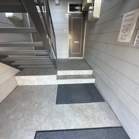 メゾンビエンドのエントランス