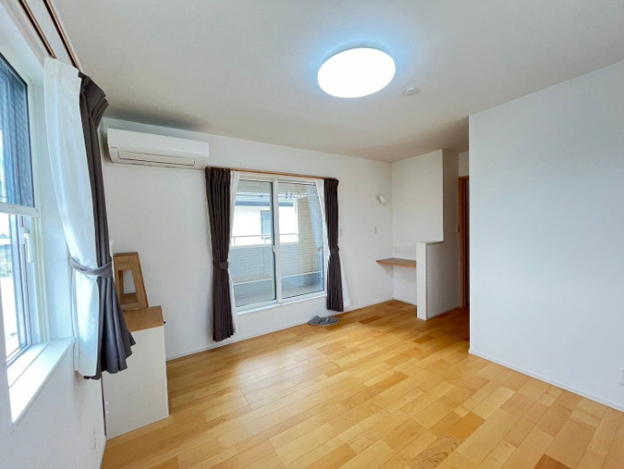 小郡市三沢　戸建ての洋室