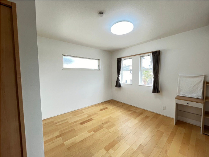 小郡市三沢　戸建ての洋室