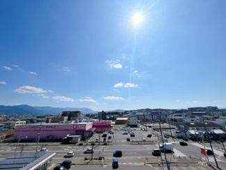 【展望】 | 陽当たりはもちろん、前面建物と距離があるので眺望も良好です。眺望や立地は是非現地に直接ご確認ください♪