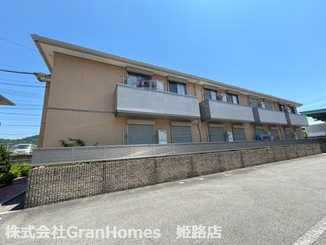 メゾンフリューゲルB棟の外観
