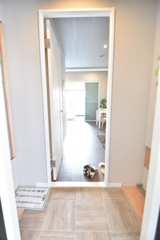 大阪市都島区中野町４丁目の賃貸マンションの玄関