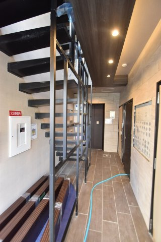 大阪市都島区中野町４丁目の賃貸マンションのエントランス