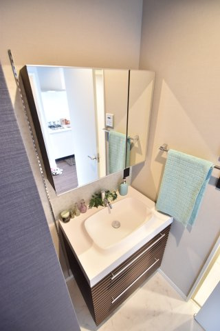 大阪市都島区中野町４丁目の賃貸マンションの洗面所