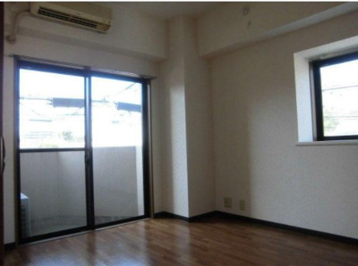 【居間・リビング】 | パレット | 2面彩光の明るいリビングです。