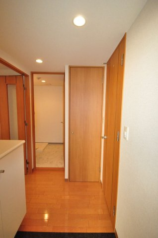 大阪市城東区今福西５丁目の賃貸マンションの玄関