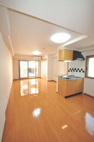 大阪市城東区今福西５丁目の賃貸マンションの居間・リビング