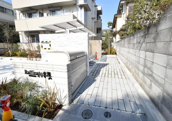 Raffinato東灘のエントランス