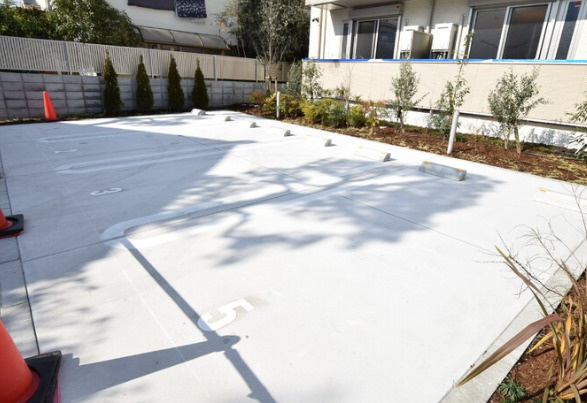 Raffinato東灘の駐車場