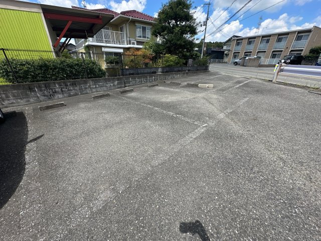 エイトピロティの駐車場