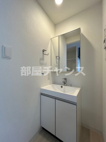 ラグゼナ上前津の洗面所|明るい洗面所です