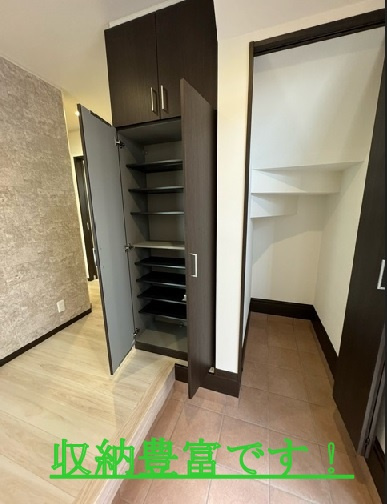 松が丘5丁目　未使用一戸建ての玄関|広々とした玄関です、シューズボックスに物入もありますので助かりますね。