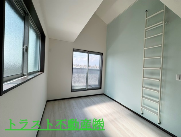 松が丘5丁目　未入居一戸建ての洋室