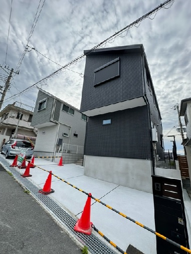 松が丘5丁目　未入居一戸建ての駐車場