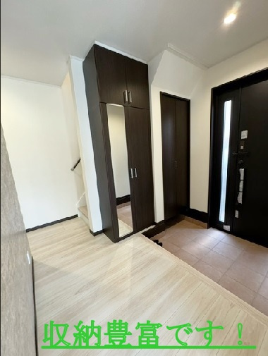 松が丘5丁目　未入居一戸建ての玄関|広々とした玄関です、シューズボックスに物入もありますので助かりますね。