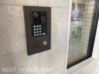 【エントランス】 | エントランスはオートロックです♪女性の方も安心してご入居していただけます(^^)