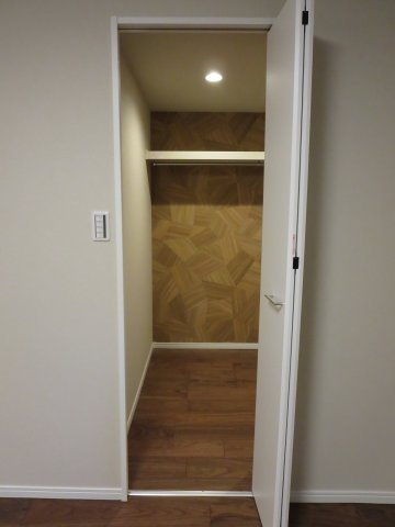 中古戸建　四條畷市中野新町（平成6年築）の収納|洋室にはウォークインクローゼット付き！