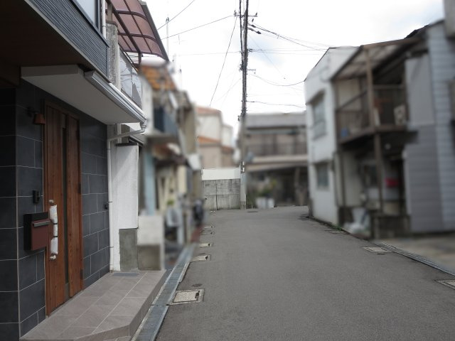 中古戸建　四條畷市中野新町（平成6年築）の前面道路含む現地写真