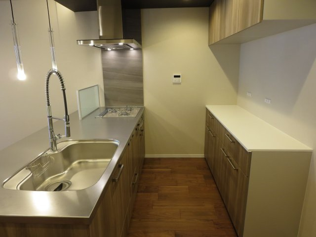 中古戸建　四條畷市中野新町（平成6年築）のキッチン|設備充実のキッチンでお料理も楽しくなりそう♪