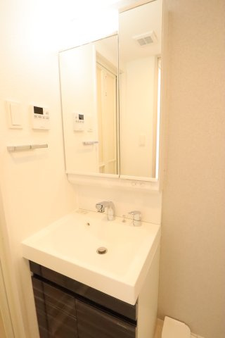 大阪市都島区都島北通１丁目の賃貸マンションの洗面所